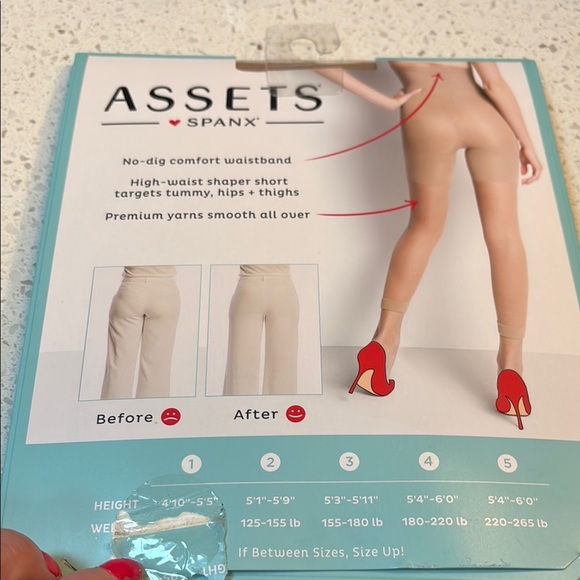 New Spanx High-Waist Shaping Capri - Picture 2 of 3